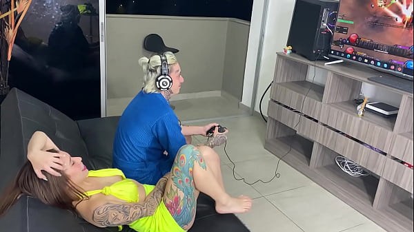 Deep Throat And Hard Pounding While I Unwind Gaming – Sarafilms
