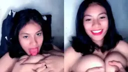 Ayang Mengulum Payudara Sambil Meremas Dan Mengeluarkan Desahan Nafsu