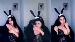Helenacrln Mempercantik Diri Dengan Menjilat Uting Payudaranya