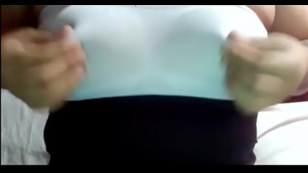 Desi Housewife’s Heavy Melons Spilling Out In Hindi