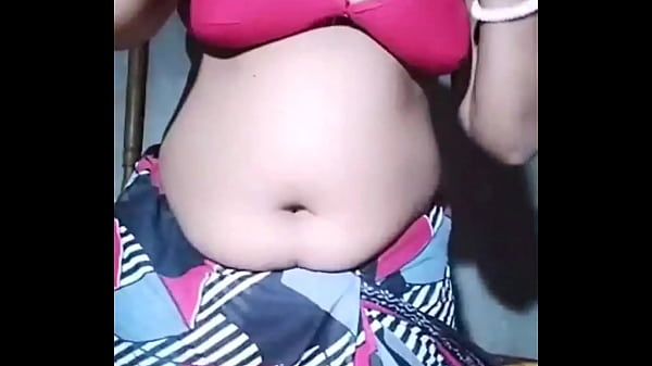 Sultry Bhabhi Reveals Her Luscious, Milky Mounds