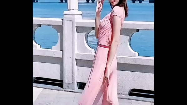 雪儿诱人曲线尽览无余