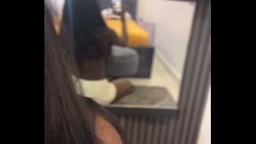 Elle Remue Son Joli Petit Cul Avec Une Grâce Enivrante