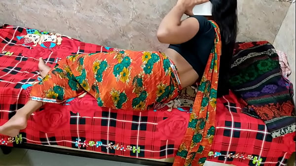 पति से फोन पर बात करते हुए, मैंने अपने भाई से जोर-जोर से मेरी चूत चोदने और फाड़ने की गुहार लगाई।