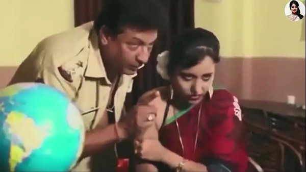 चाची की गर्म चुदाई थाने की कोठरी में