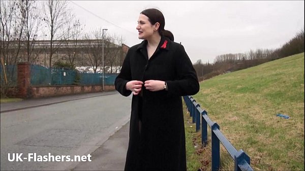 Plump Amateur Exhibitionist Alyss Flaunts Her Naked Curves In Public Outdoor Flashing