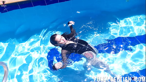 Dripping Wet Jessica Bunny Splashes In The Pool