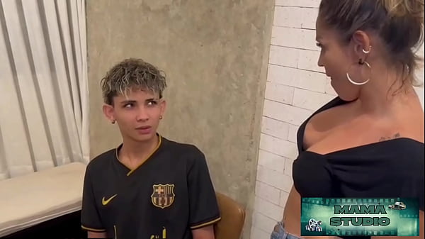 Transando Com A Madrasta Putinha Para Calar Sua Boca Sobre Meu Vício Em Pornô Na Mesa De Jantar
