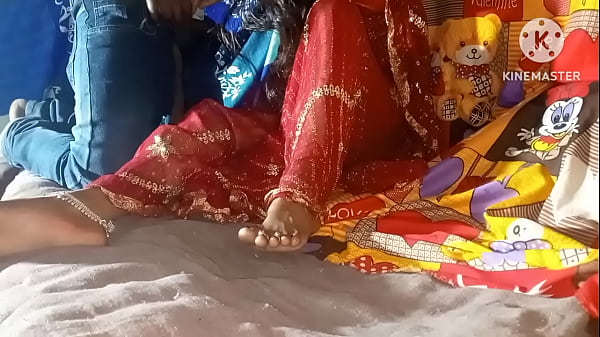 गांव की देसी भाभी का गर्म जिस्म देसी लड़के के साथ उबाल मचाते हुए