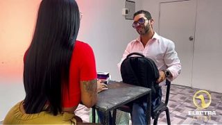 Venezolana De Curvas Ardientes Es Sorprendida En Actos Dudosos Por Agente Viril En Las Calles De Lima