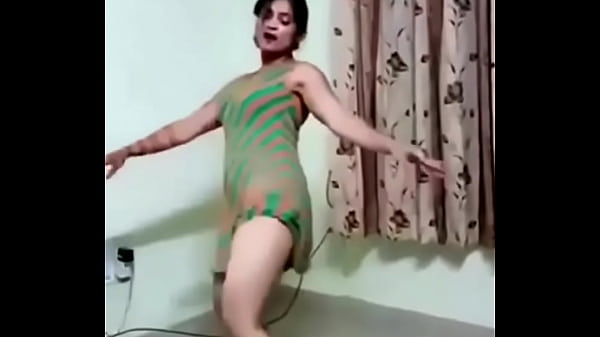 Bollywood Babe’s Seductive Moves