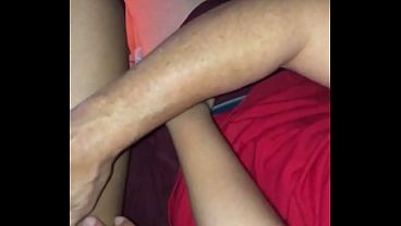 Esposa Devassa Trai Marido Com Funcionário Dotado E Ainda Humilha O Corno Em Casa.