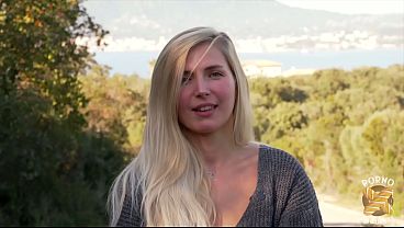 Chloé, La Blonde En Feu, Réclame Une Nuit De Passion Intense Et Sans Limites.