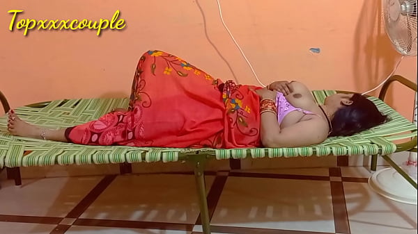 मोटे मुम्मों वाली गाँव की भाभी की गर्म देसी चुदाई।