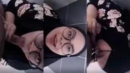 Berdansa Gelap Dengan Jilbab Hitam Di Kamar Mandi