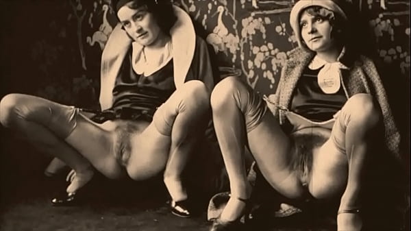Retro Sapphic Seduction: Vintage Erotic Encounters