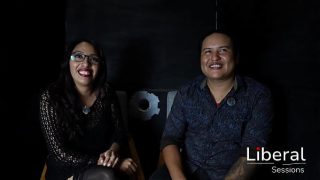 Esposa Ardiente Entregándose Ante La Mirada Sumisa Del Marido