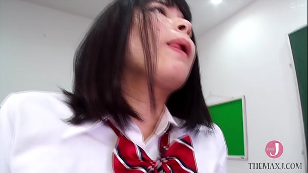 魅惑校花～用巨尻调教变态教师们的痴女学生～丘绘里奈