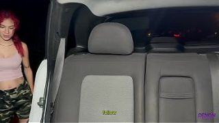 Descarada Jovencita Es Follada A Plena Luz En El Auto