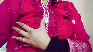 Desi Bhabi Ko Chod Ke Pani Nikaal Diya, Geeli Awaz Mein Suno