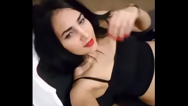 شوف الفيديو الحار للمضيفة اللي هتجننك