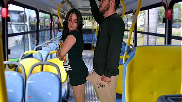 Estudante Sendo Esfregada Gostoso No Busão Lotado, Tesão No Meio Da Multidão
