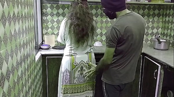 Spicy Desi Bhabhi Gets A Surprise Filling While Cooking In The Kitchen – Hindi Moans