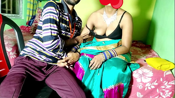 घर बुलाकर सहकर्मी टीचर के साथ जोरदार चुदाई, साफ और गर्म हिंदी आवाज में।