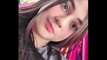 Latina Colombiana Se Viene Solita Mientras Se Acaricia Esas Enormes Tetas