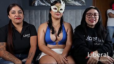 Chica Culona Se Rompe En Su Primer Trio Salvaje