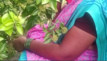 Indian Village Bhabhi Gets Fucked In The Open Fields