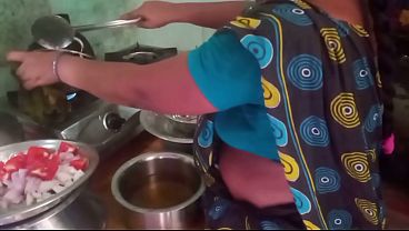 Indian Housewife Gets Naughty In The Kitchen With Her Boyfriend