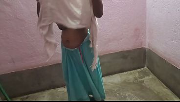 Desi New Super Sexy Girl Deep-throating A Long Banana.