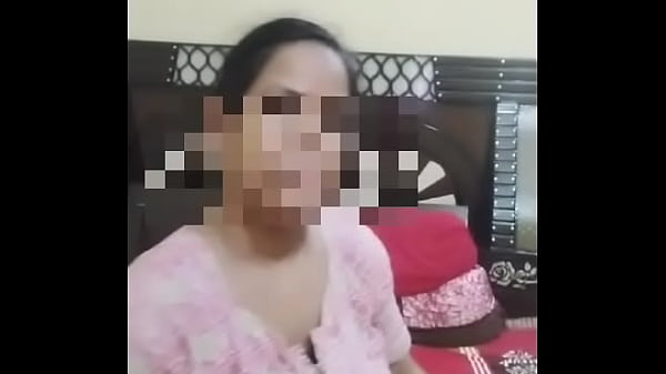 देसी भाभी की प्यासी तड़प, बदन में आग लगाए