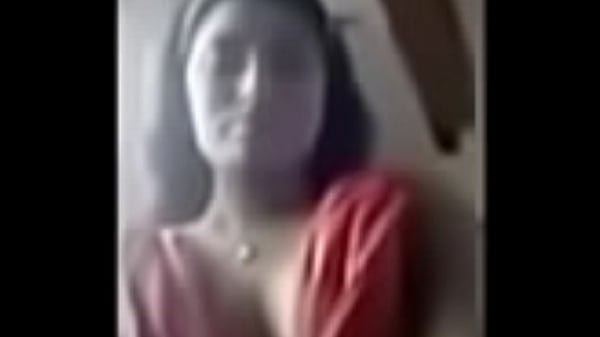 Indian Women Flaunting Their Cleavage