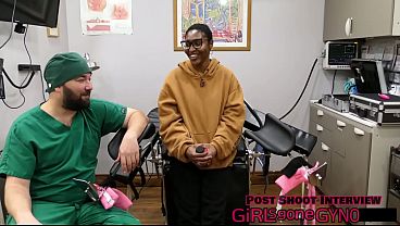 Daisy Mynx Gets Her Tight Little Pussy Spread Open For The Very First Time At The Doctor’s Office