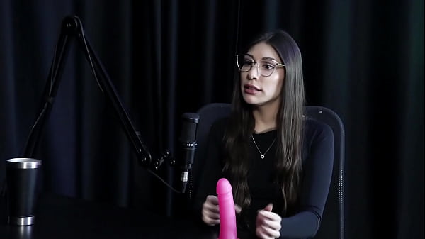 Nunca Deu Liberdade Pra Família, A Mãe Odeia Sexo, A Diferença Do Garganta Profunda – Melina Khalifa Mostrando Tudo (assiste: Sheer/red)