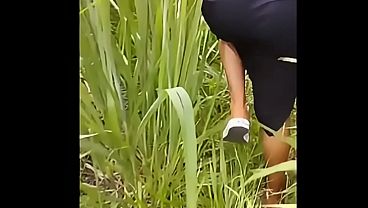 Comendo A Vizinha De Vestido No Meio Da Avenida, Toda Molhada E Gemendo Alto