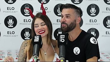 Sara La Rubia Me Escupe En La Boca Mientras Me Mira Con Ganas.
