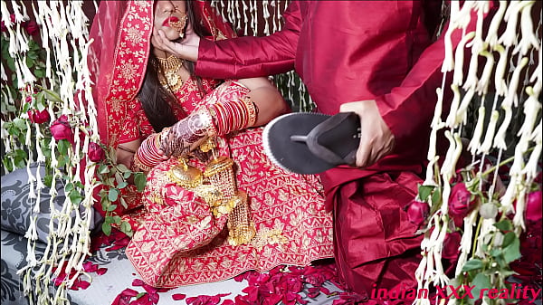 Indian Shaadi Ka Raat Ka Khel, Honeymoon Mein Chhupi Hui Masti Aur Sexy Moments