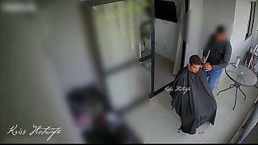 Meu Corno Chamou O Barbeiro Em Casa… E Eu Resolvi Virar A Puta Do Pedaço. Atendi A Porta Só De Biquíni Molhado, Minúsculo E Quase Transparente, Deixando Ele Ver O Que Ia Comer.