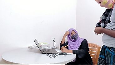 Hijabi Bank Manager Gets Rough Village Cock From Horny Desi Farmer – Desi Chudai Xxx