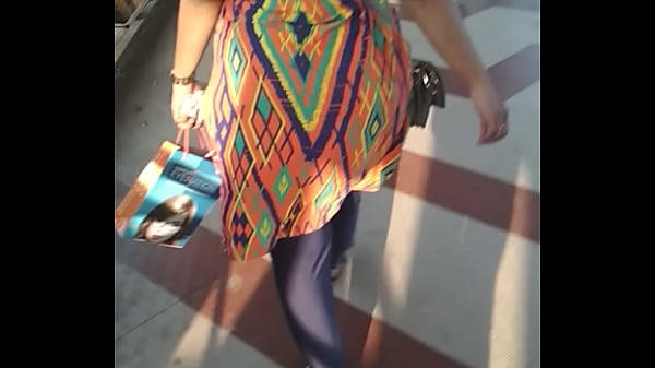 Big Juicy Indian Aunty Ass Bouncing With Every Step