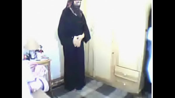 Arab Girl Moves From Prayer To Pleasuring Herself