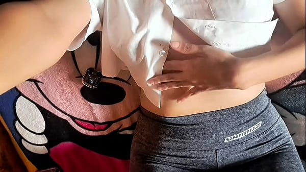 Mujer Asiática Se Pone Tímida Antes De Coger Después De Clases