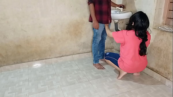 जवान प्लंबर ने भाभी की चूत की प्यास बुझाई, गर्म हिंदी आवाज में Xxx सेक्स